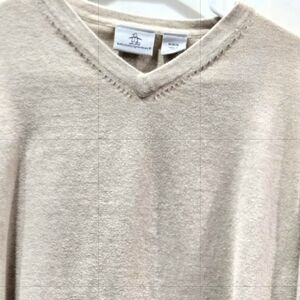 Men's V-Neck Vintage Munsingwear Sweater in Beige by Original Penguin